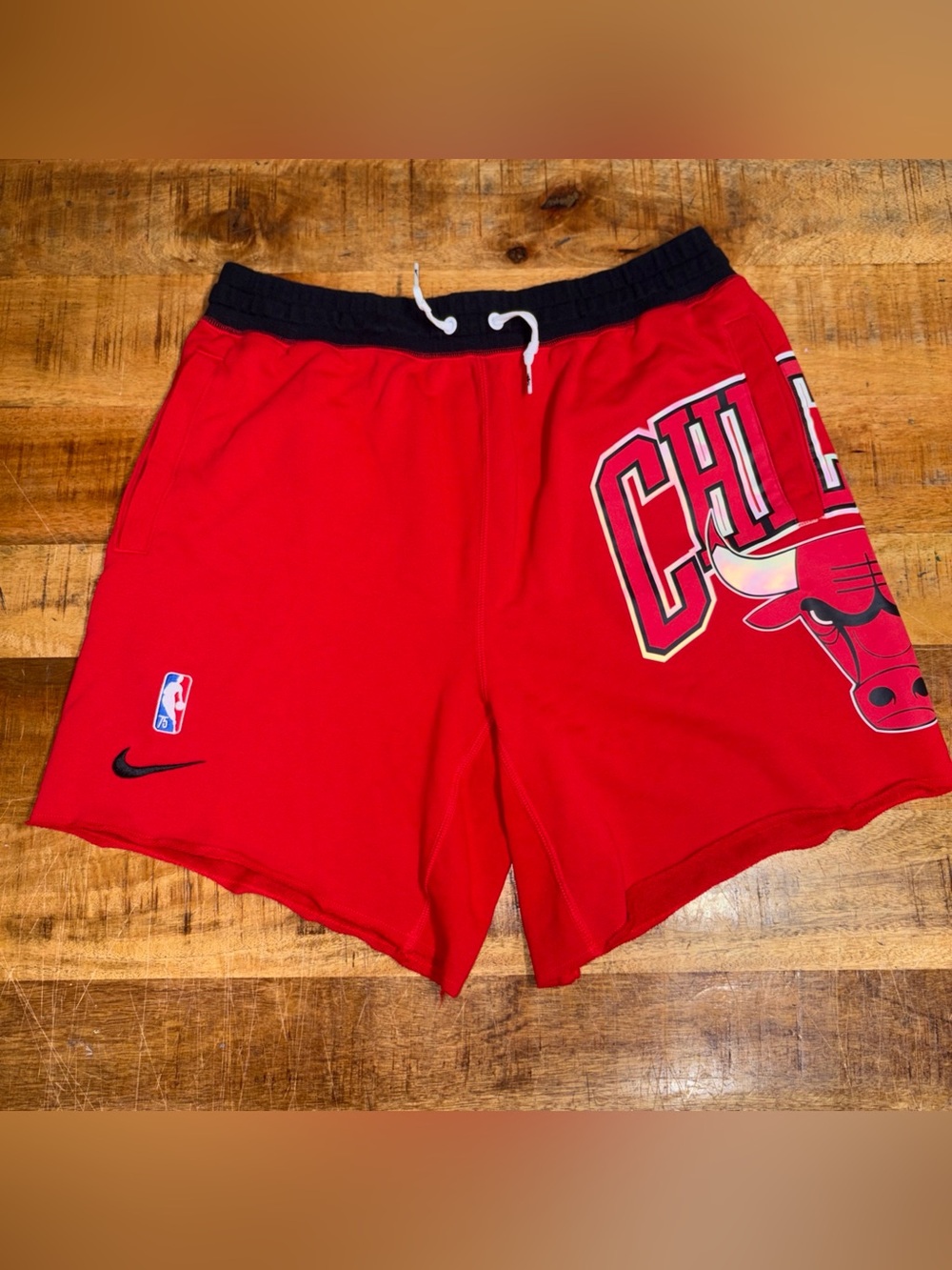 Nike Chicago Bulls 75th Anniversary Courtside Red Fleece Shorts Large